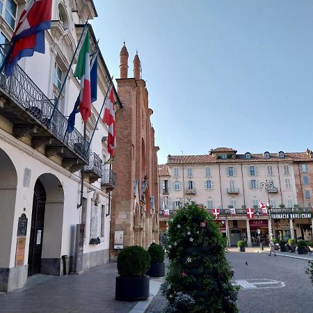 Casa Cozy - Comodo Appartamento In Asti Centro Esterno foto